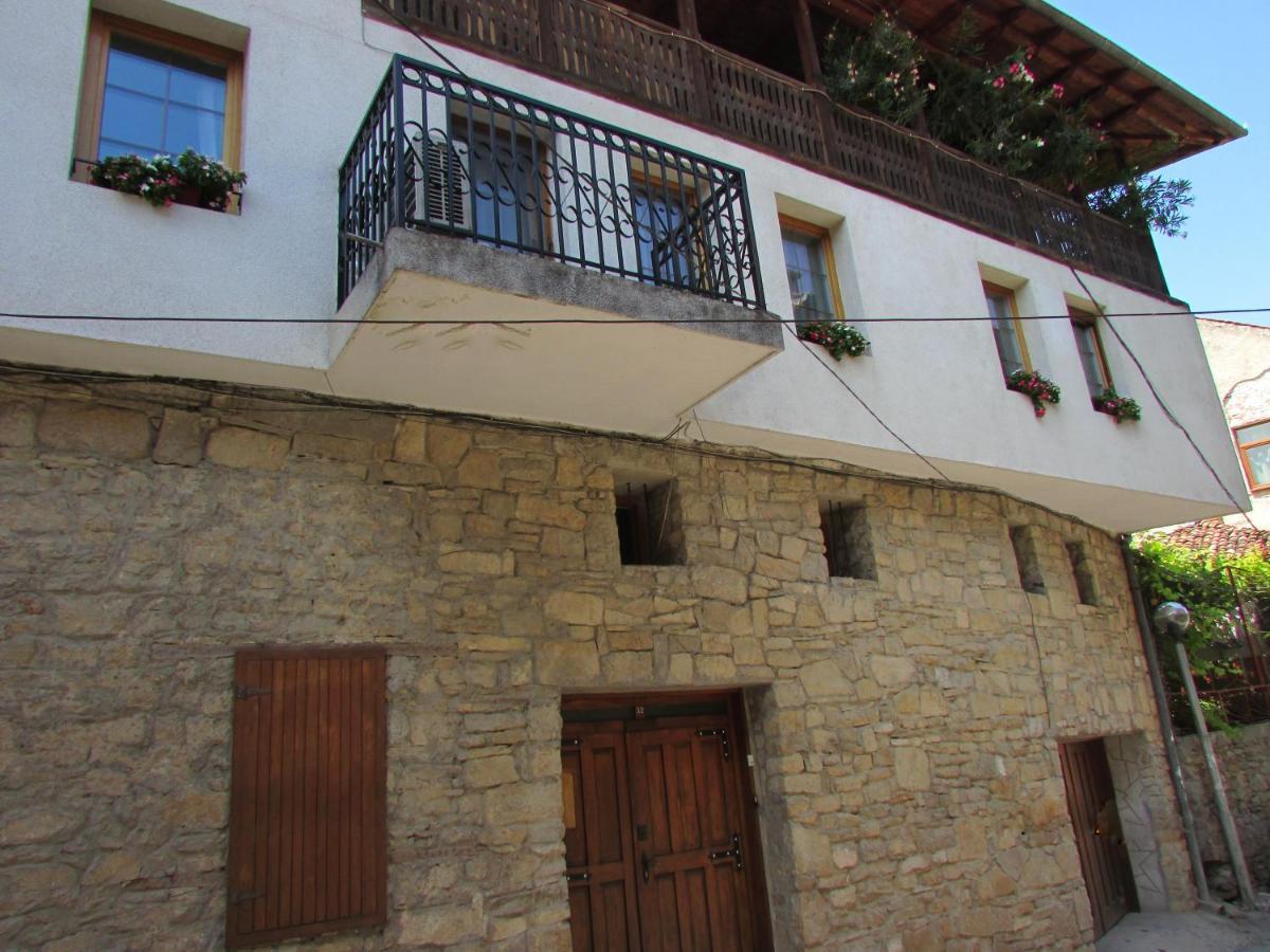 Home With The Veranda Veliko Tarnovo Exterior photo